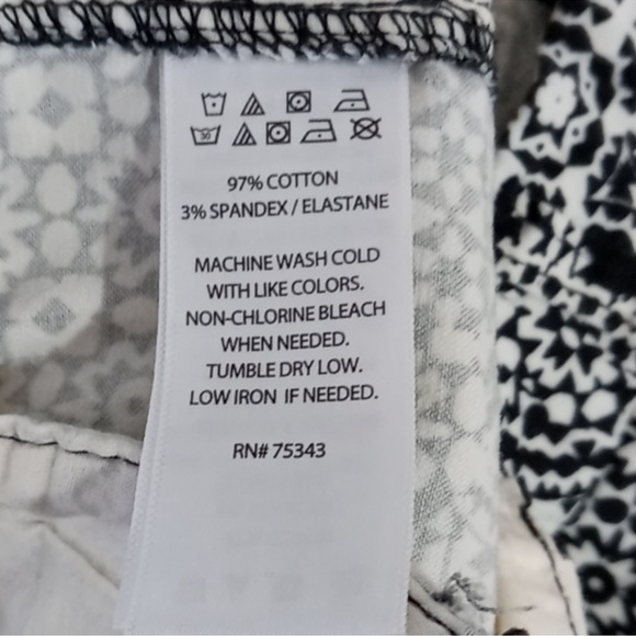 Artisan NY Black & White Floral Abstract Cotton Shorts Size 6 - Picture 7 of 7